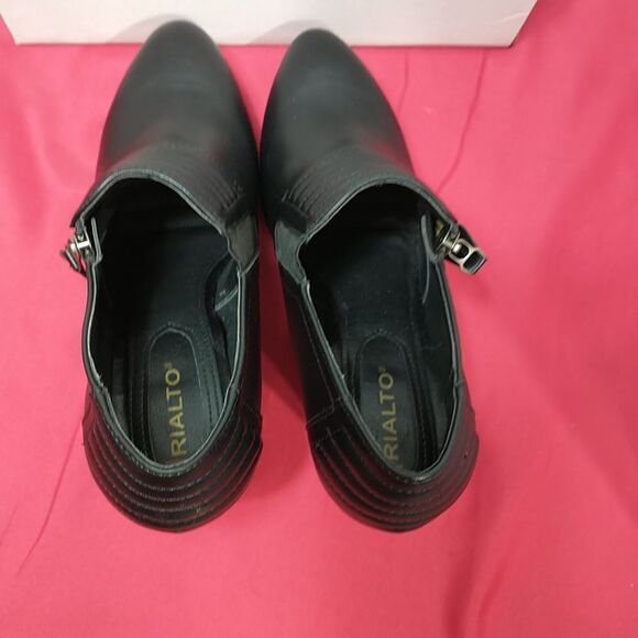 Rialto Stockholm Womans * 8.5M Black Leather Pleated Zip 2.5"Heel Bootie . - Picture 5 of 9